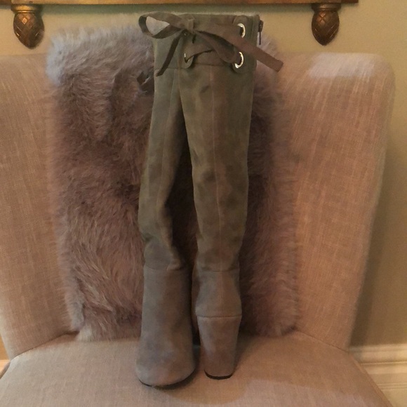 Size 5M Nine West grey suede knee high boots. - Picture 3 of 8